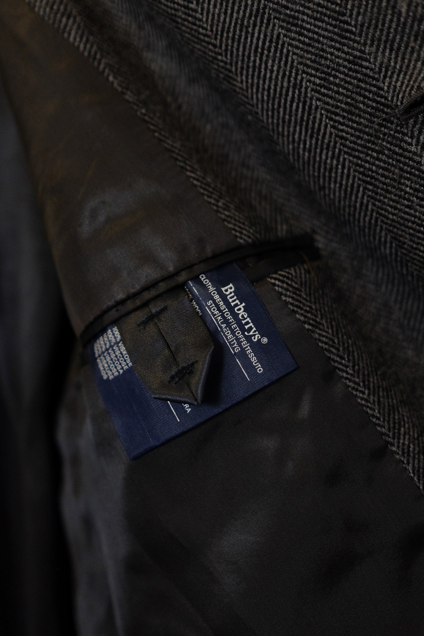 BURBERRY RAGLAN COAT IN HEREINGBONE GREY