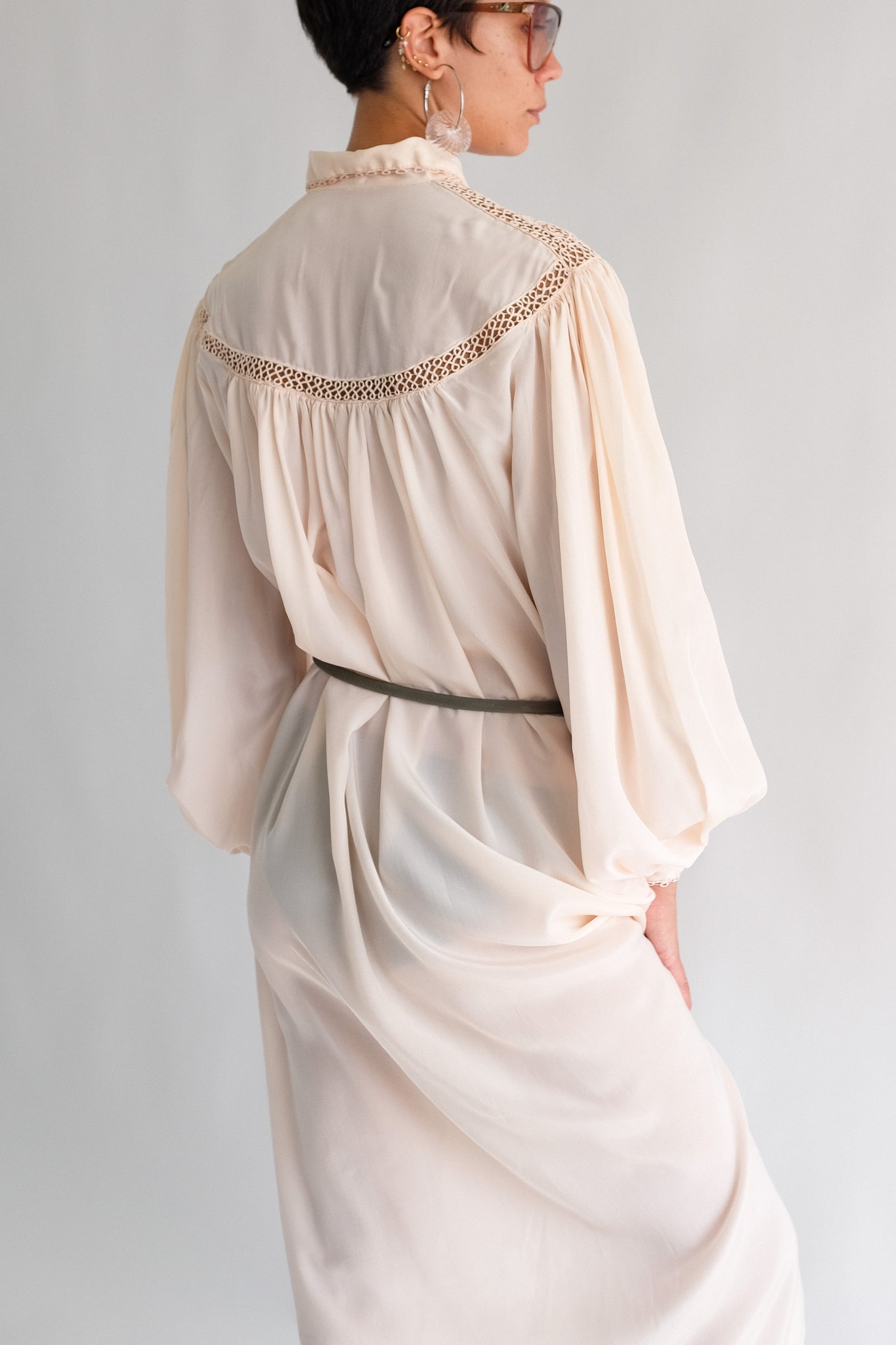 1930S COUTURE EMBROIDERED GOWN IN ANTIQUE PINK SILK