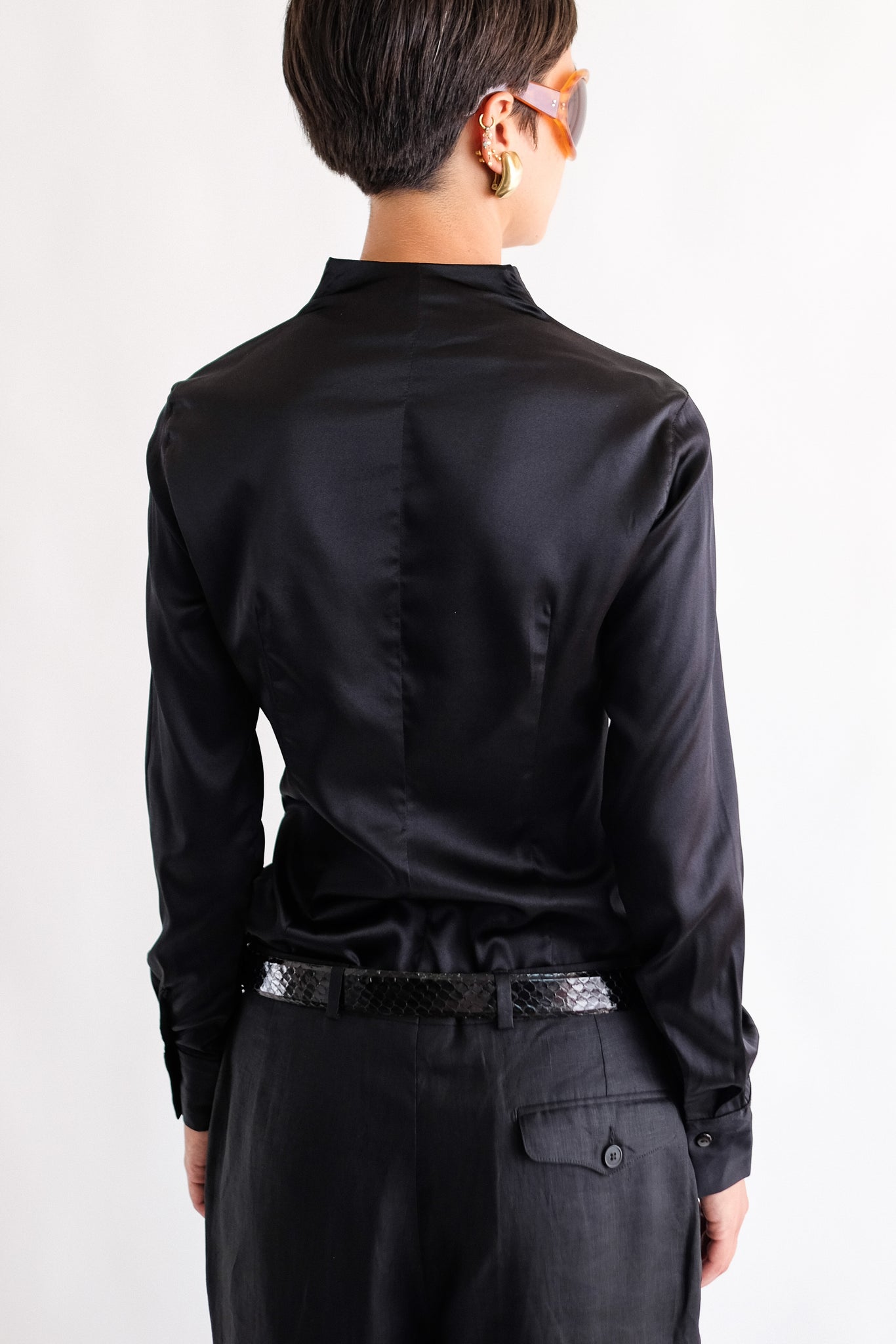 NARA CAMICIE FLOWER APPLIQUÉ SHIRT IN BLACK SILK SATIN
