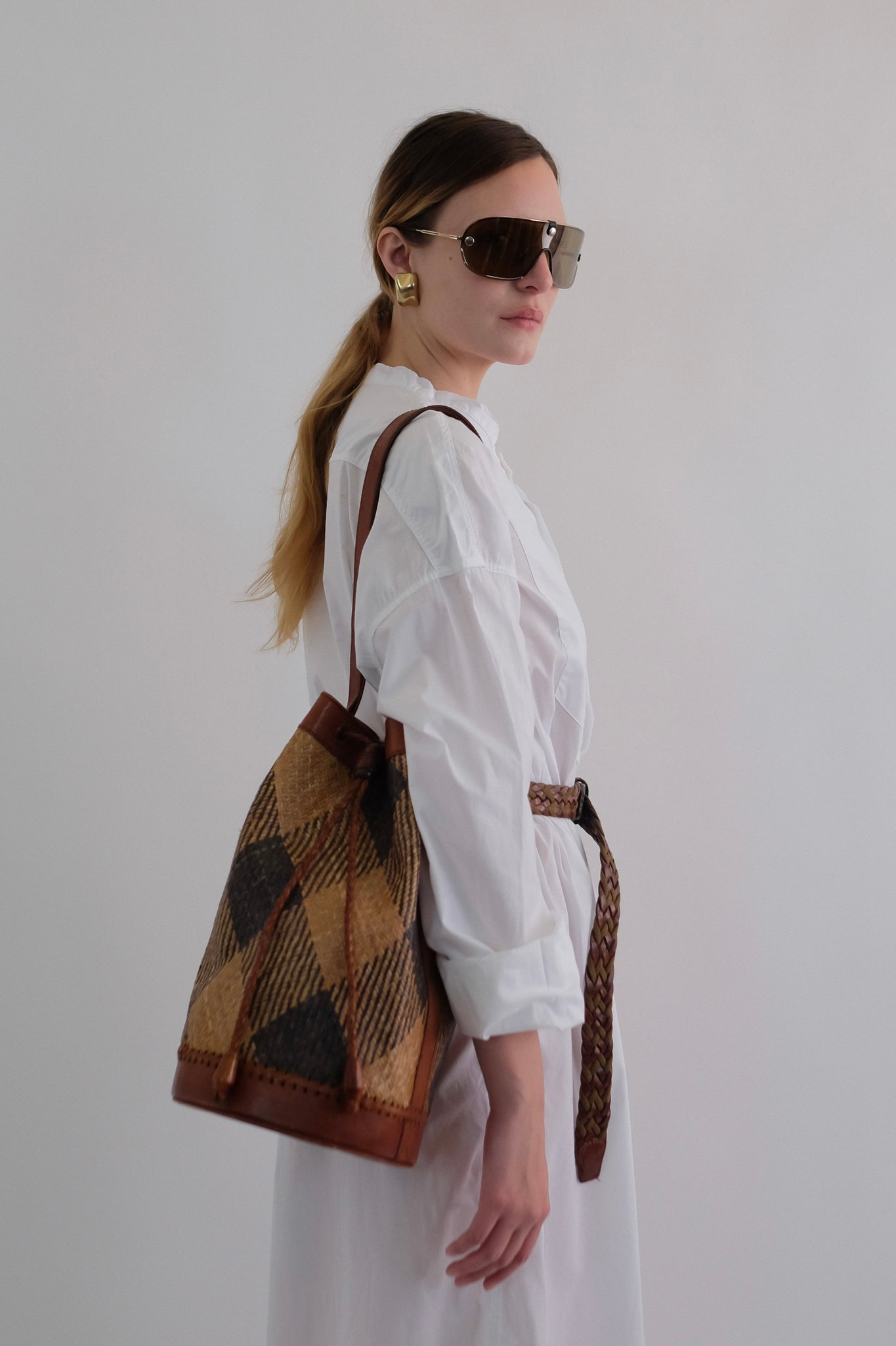 1970s LEATHER INTRECCIATO BUCKET BAG IN BROWN