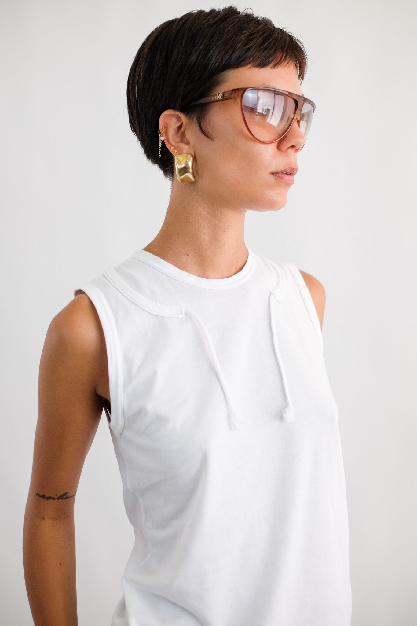 COMME DES GARÇONS TIE NECK TOP IN WHITE COTTON