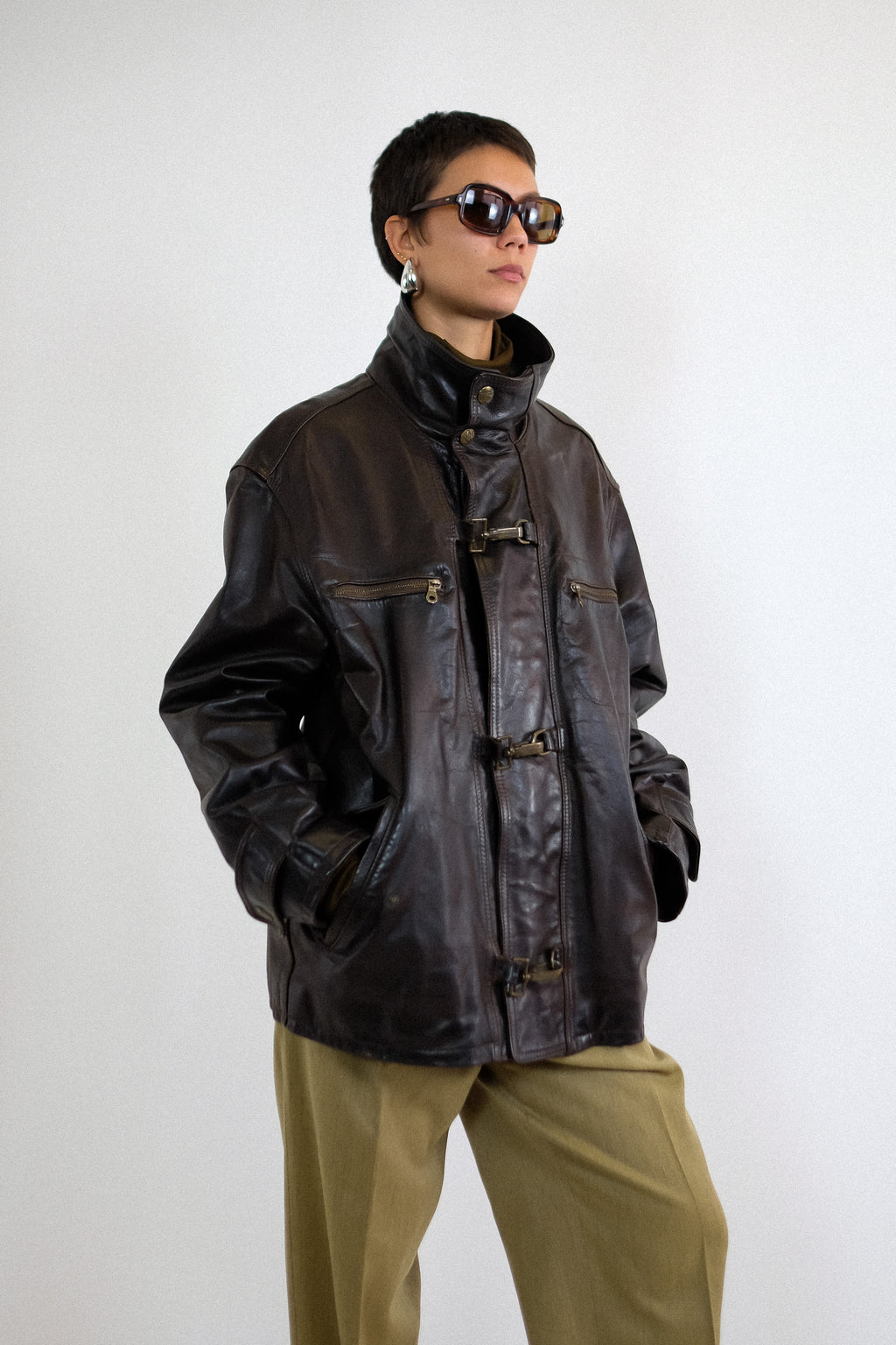 CLIP LEATHER JACKET IN BROWN