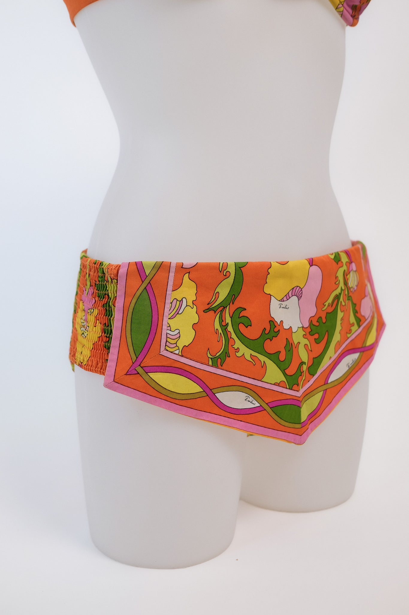 EMILIO PUCCI 1968 DOCUMENTED COLLECTION SET IN PRINTED COTTON