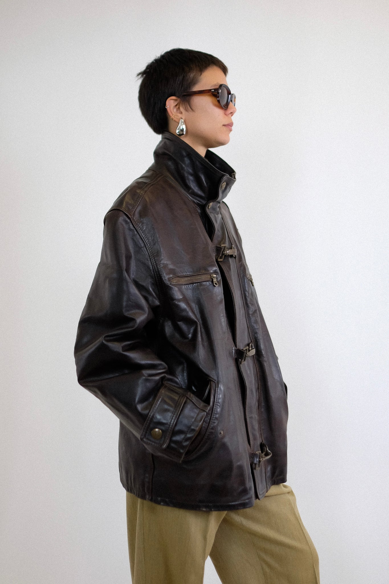 CLIP LEATHER JACKET IN BROWN