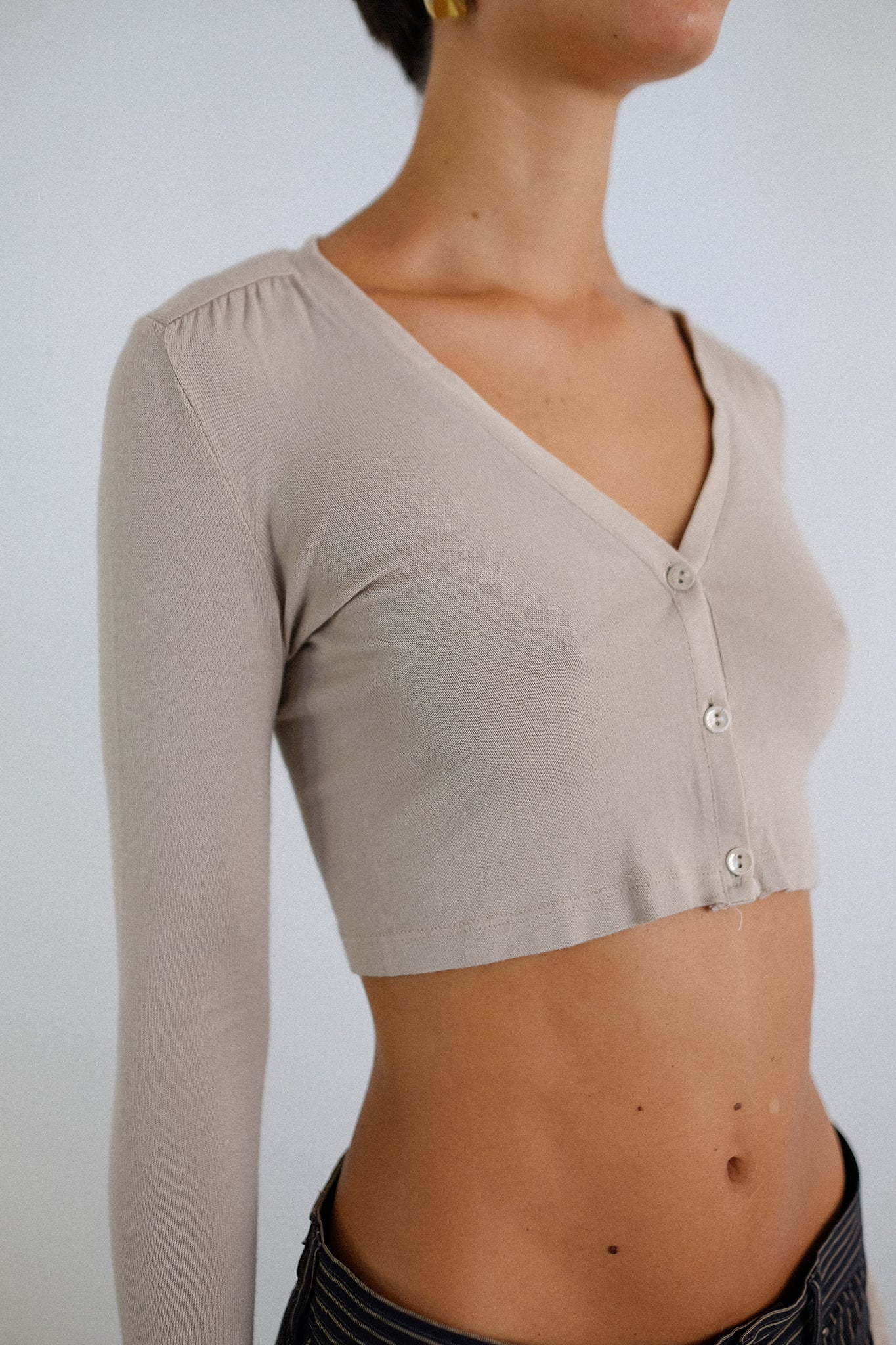 ELISABETTA FRANCHI CROP CARDIGAN IN TAUPE