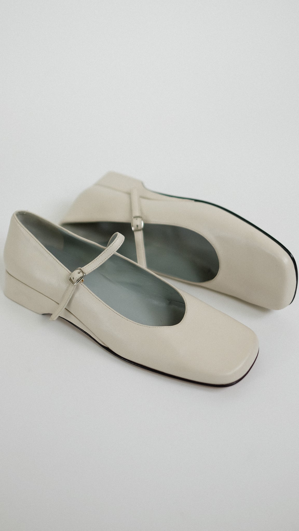 CARLINI DEADSTOCK LEATHER FLATS IN OFF WHITE