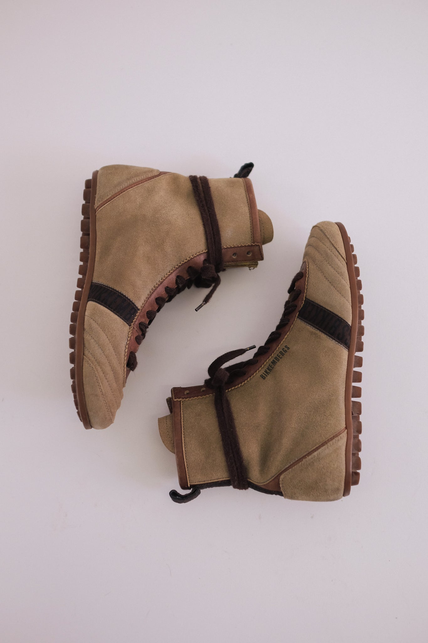 DIRK BIKKEMBERGS LEATHER SNEAKERS IN TAUPE SUEDE