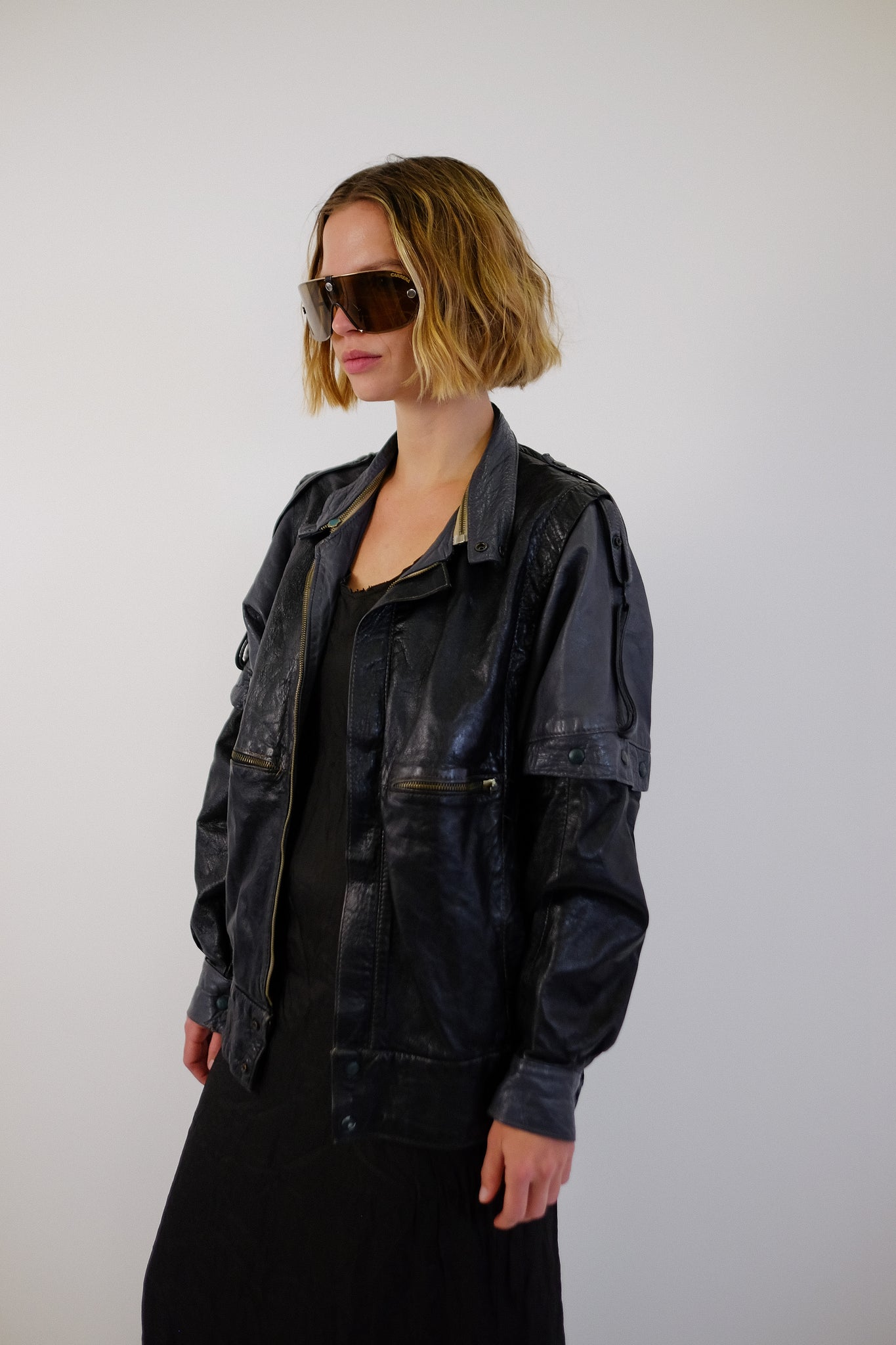 1980S LEATHER CONVERTIBLE SLEEVE STRAP-JACKET