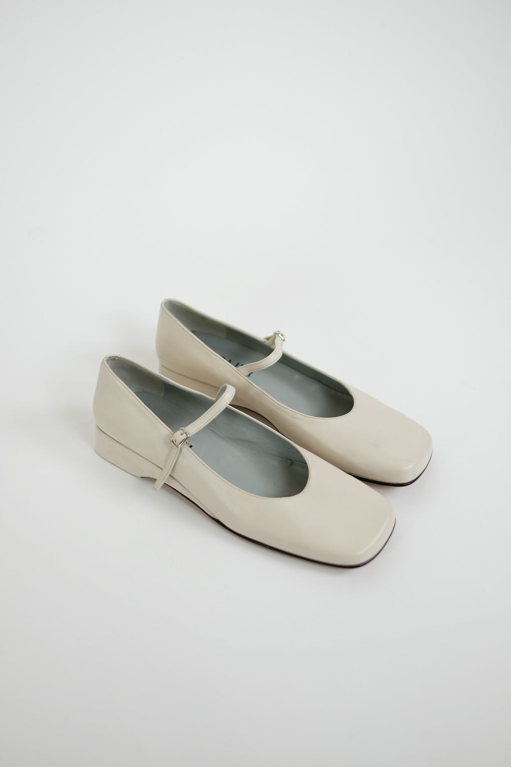 CARLINI DEADSTOCK LEATHER FLATS IN OFF WHITE