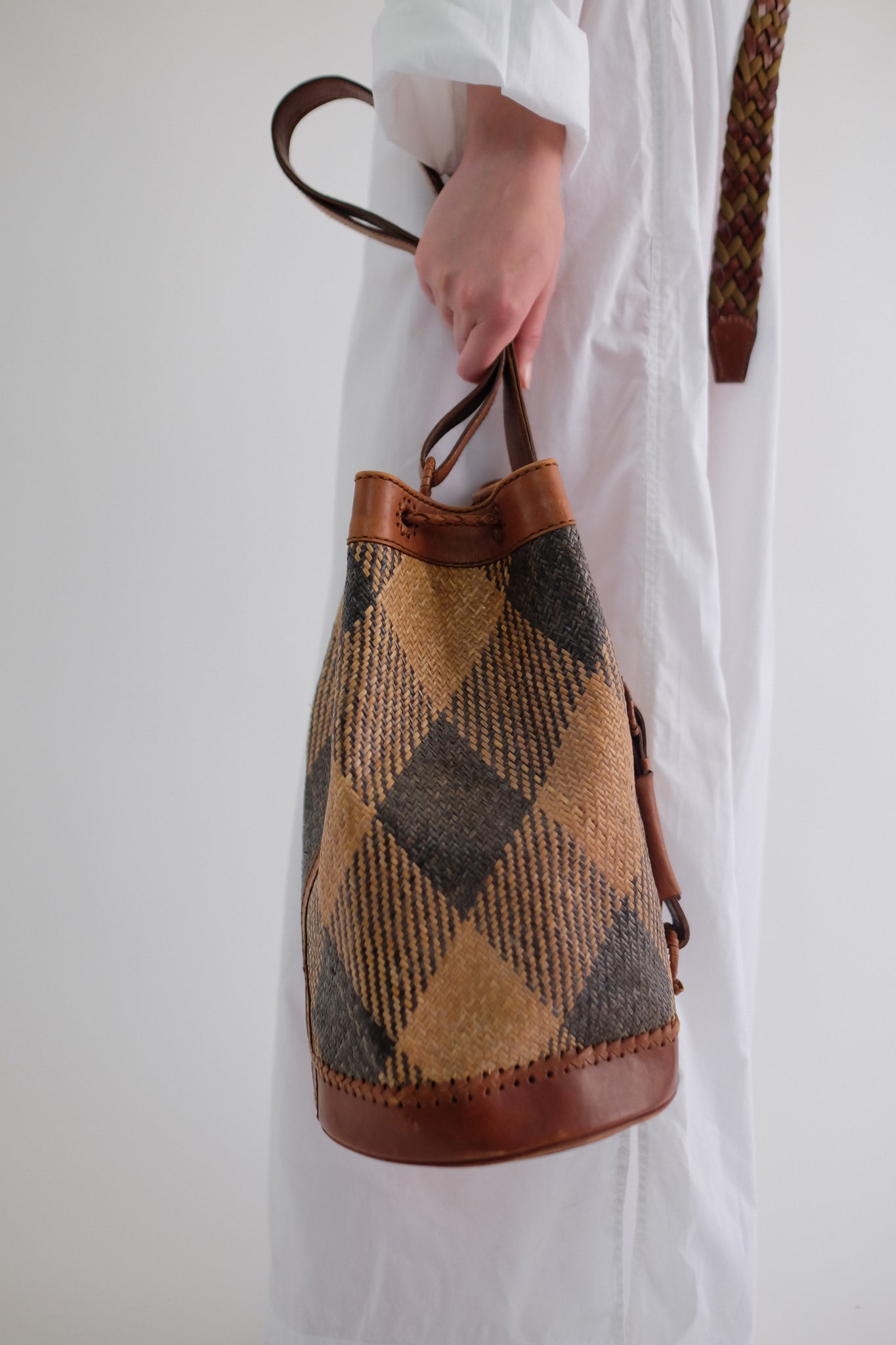 1970s LEATHER INTRECCIATO BUCKET BAG IN BROWN