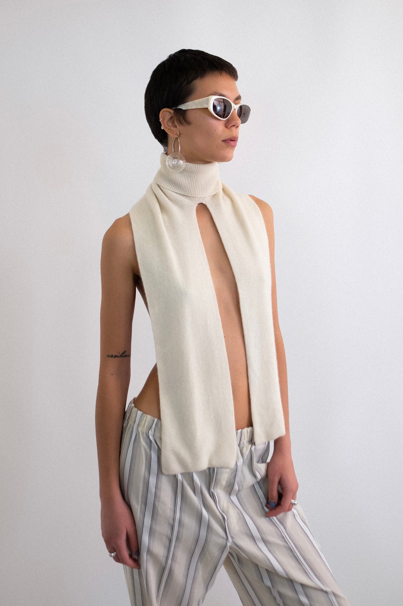 PURE CASHMERE TURTLENECK SCARF TOP IN PANNA