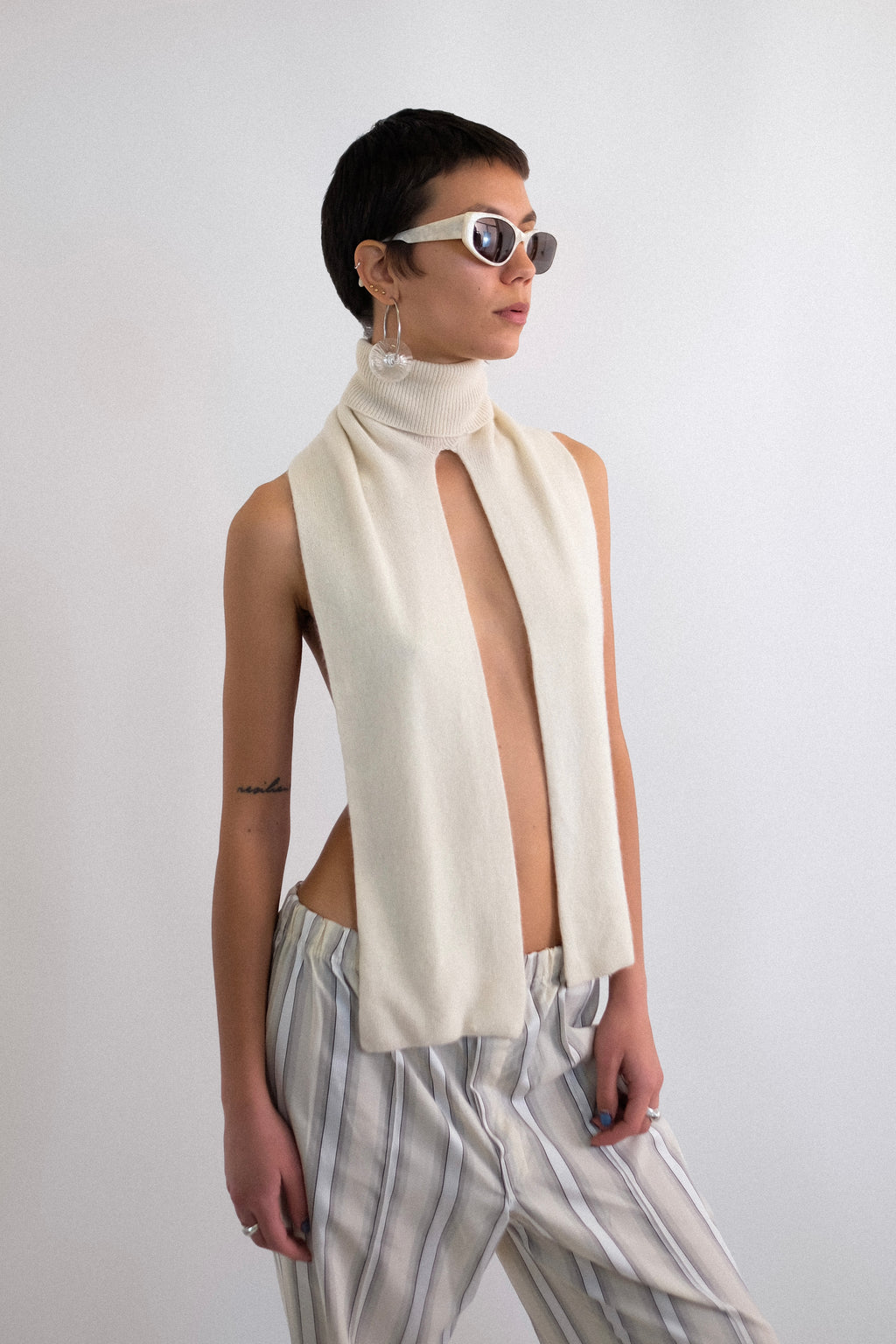 PURE CASHMERE TURTLENECK SCARF TOP IN PANNA