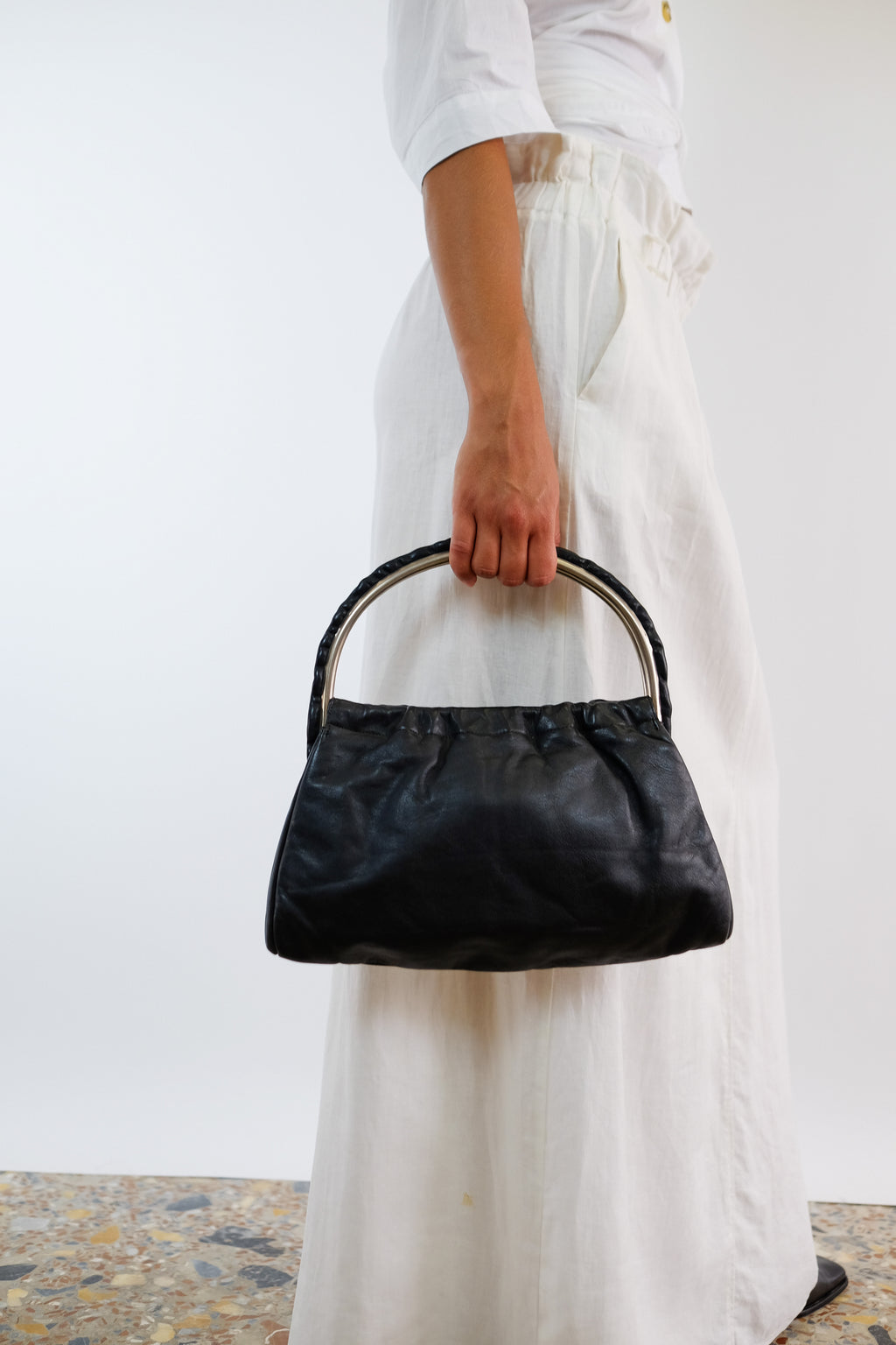 VINTAGE HOOP BAG IN BLACK LEATHER