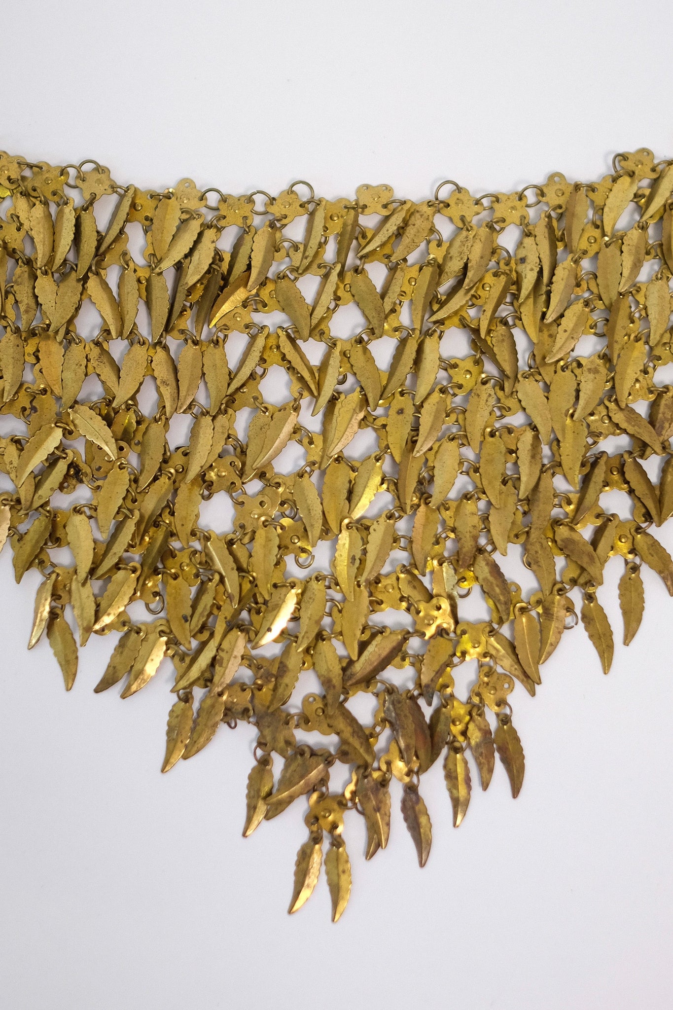 1960s-1970s CHAINMAIL LEAF NECKLACE IN HAMERRED BRASS