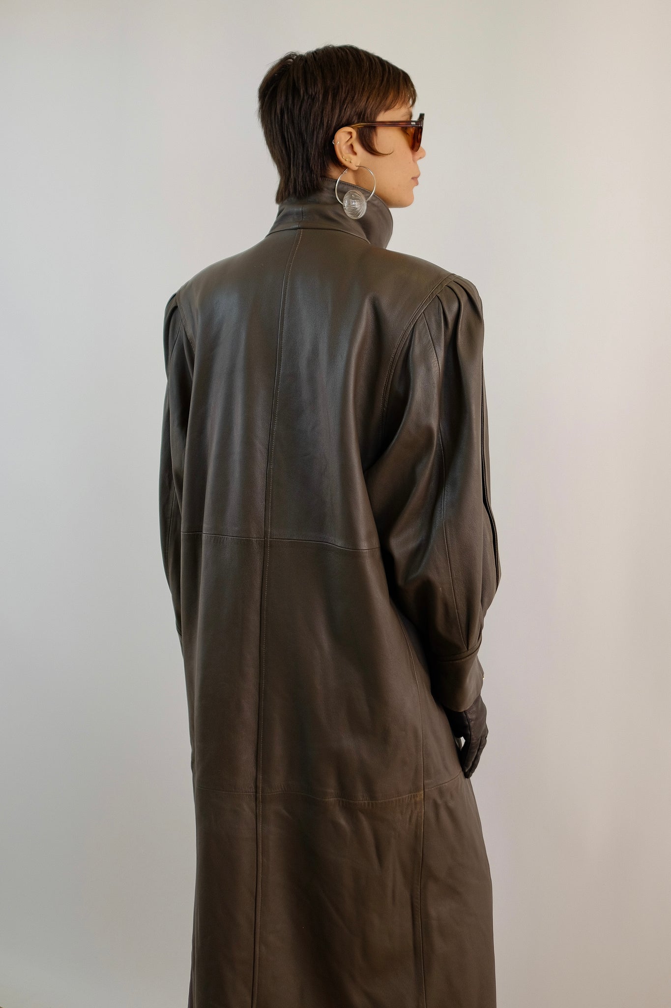 GABRIELLA BENELLI LEATHER COAT IN DEEP SAGE BROWN