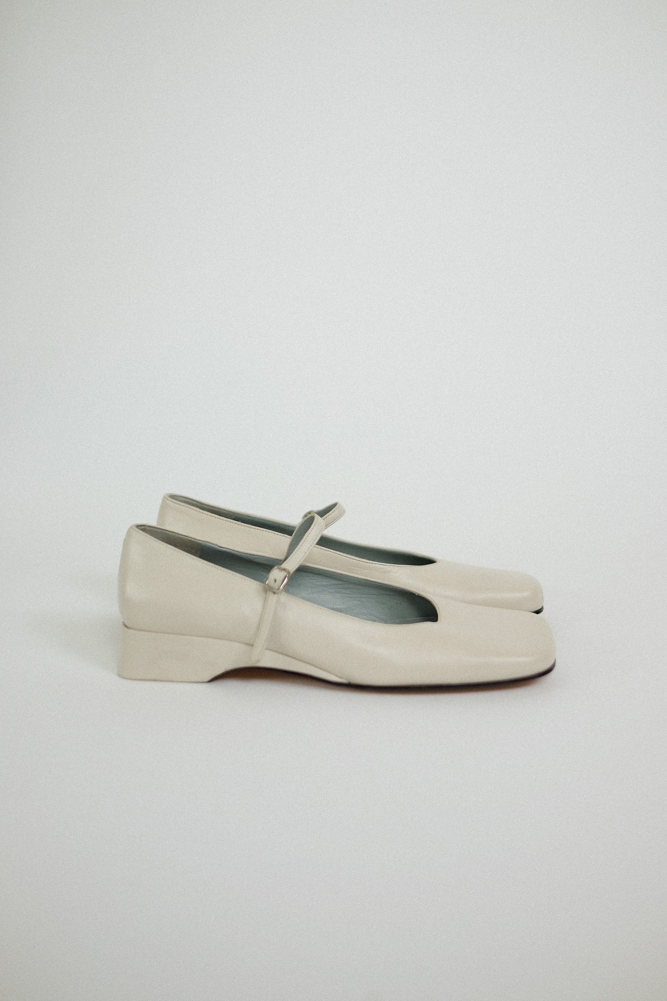 CARLINI DEADSTOCK LEATHER FLATS IN OFF WHITE